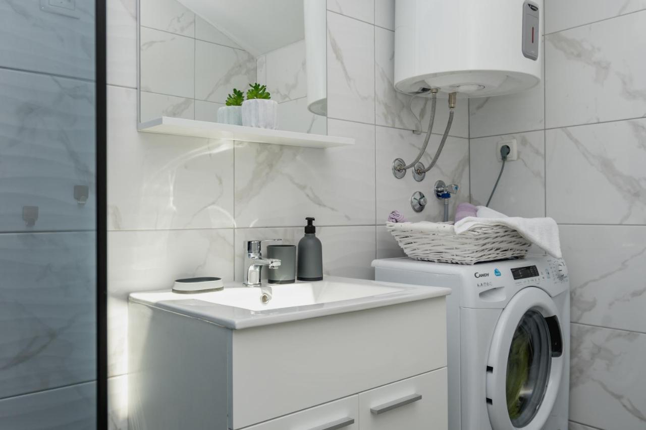 Studio Apartment Harmony Np Krka Лозовац Екстериор снимка