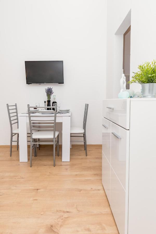 Studio Apartment Harmony Np Krka Лозовац Екстериор снимка